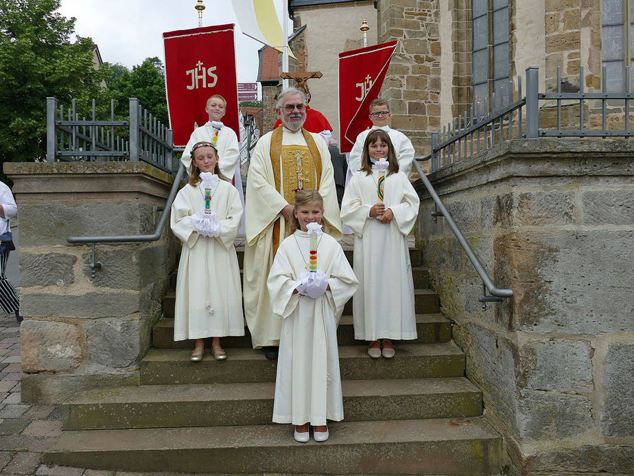 Feier der 1. Heiligen Kommunion in Sankt Crescentius (Foto: Karl-Franz Thiede)